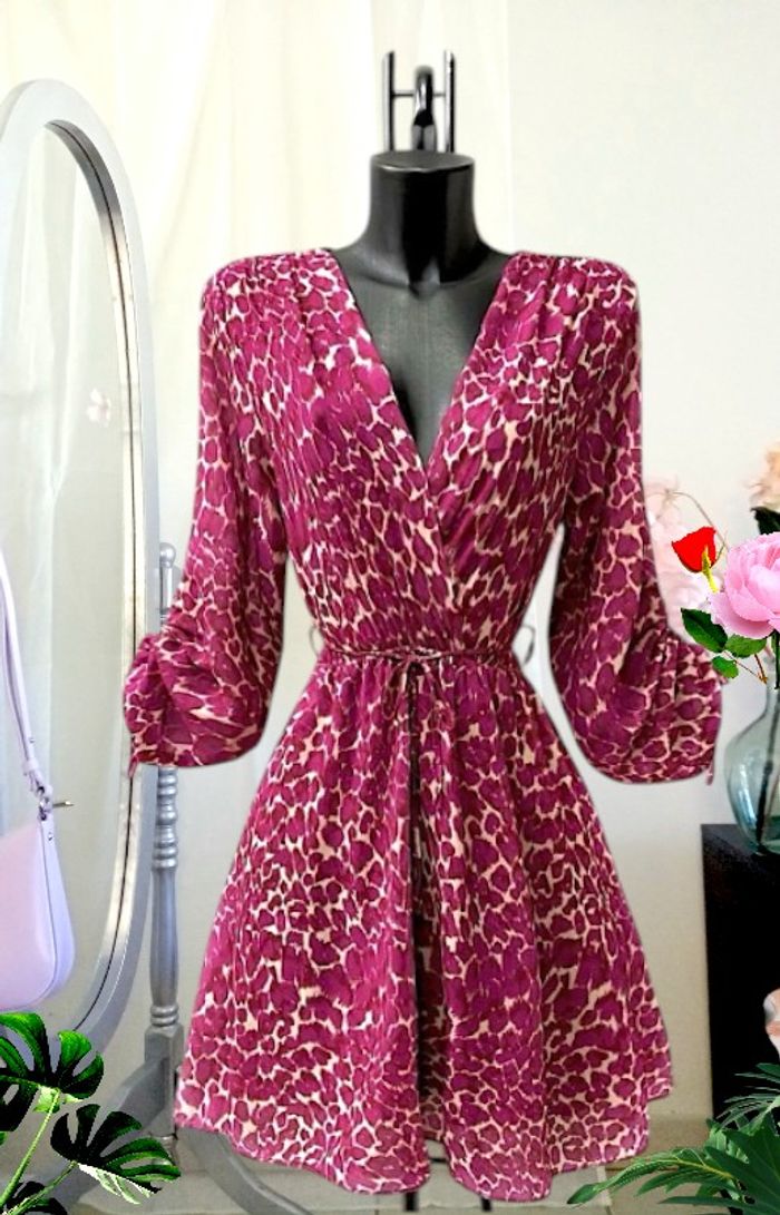Robe midi léopard violette manches réglables