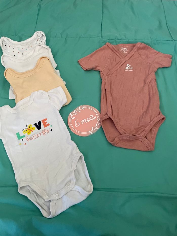 Lot 5 bodies 6 mois manches courtes