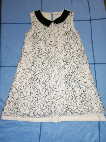 Jolie robe effet dentelle