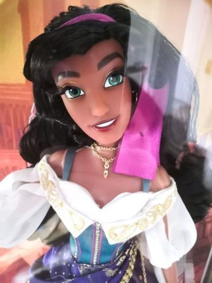 Poupée édition limitée Esmeralda  Disney NEUVE - photo numéro 5