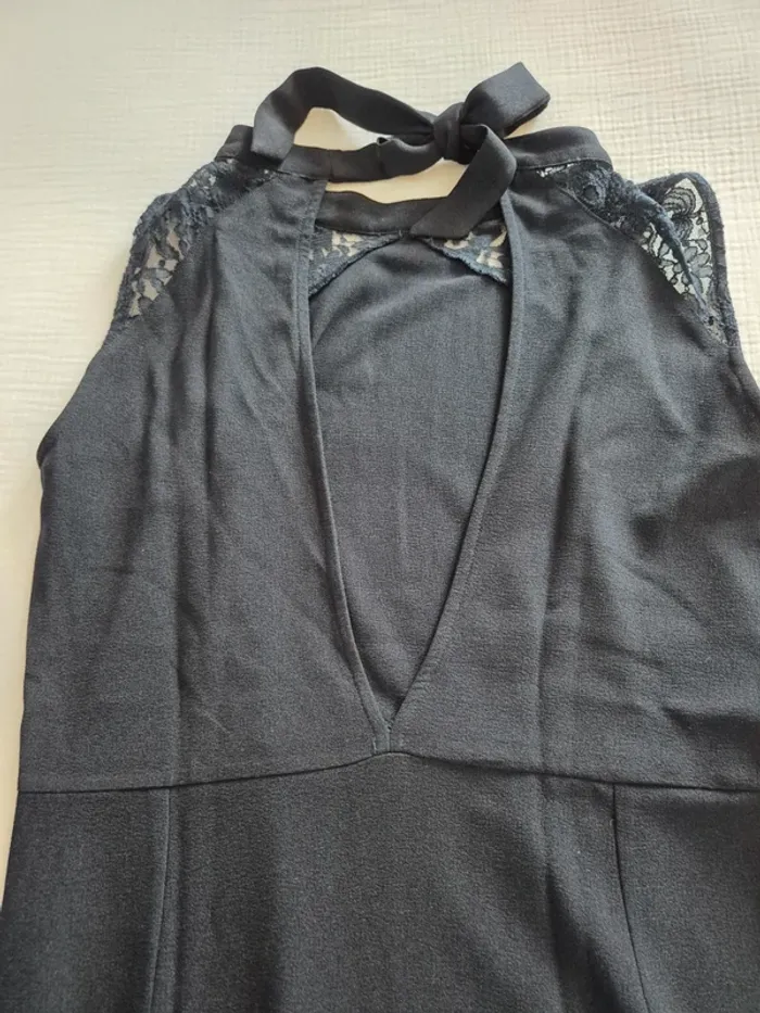 Robe de cocktail dos nu et dentelle bleu marine - photo numéro 6