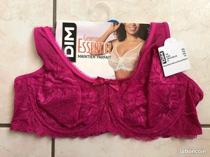 Soutien-gorge avec armatures broderie rose DIM Generous taille 90C Neuf avec étiquette