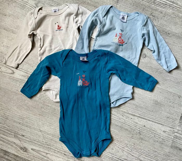 Lot 3 bodys 6 mois Petit Bateau