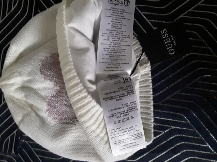 BONNET GUESS NEUF TAILLE 1-2 ANS