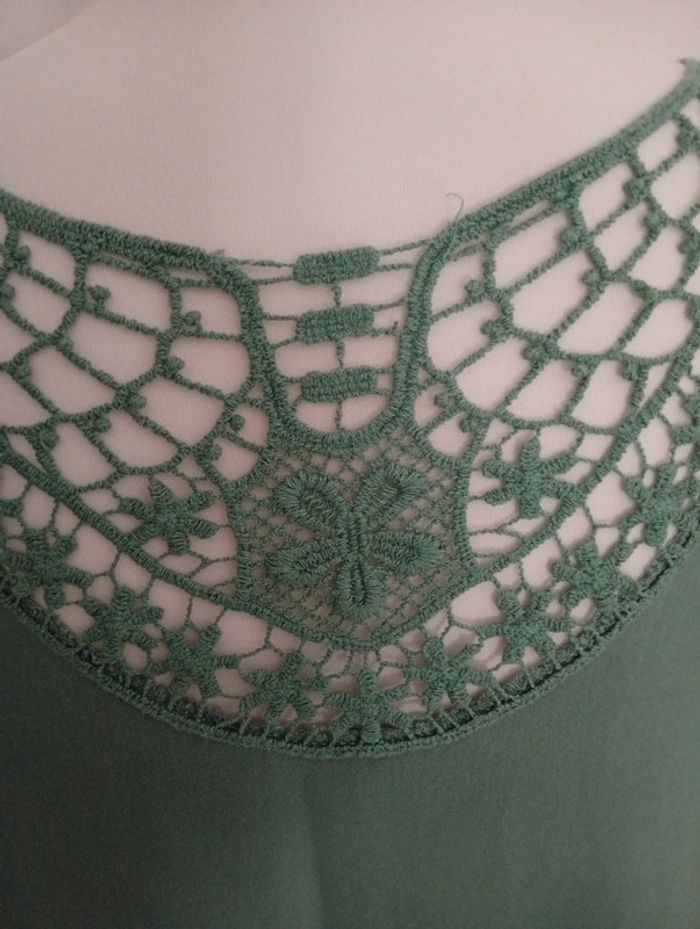 Débardeur vert taille 38/40 | broderie au dos et épaules - photo numéro 4