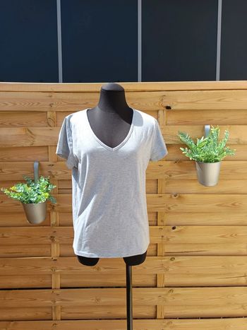T-shirt col V taille L