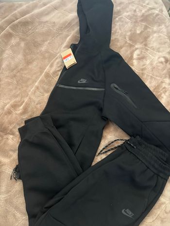 ensemble nike tech noir taille L
