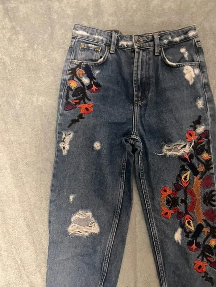 Jean broderie fleur Pull & Bear - photo numéro 3