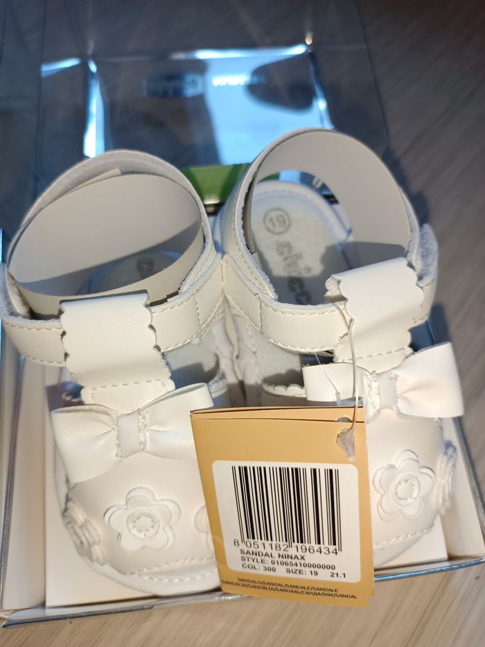 Lot de 2 paires sandales Chicco neuves p19 - photo numéro 4