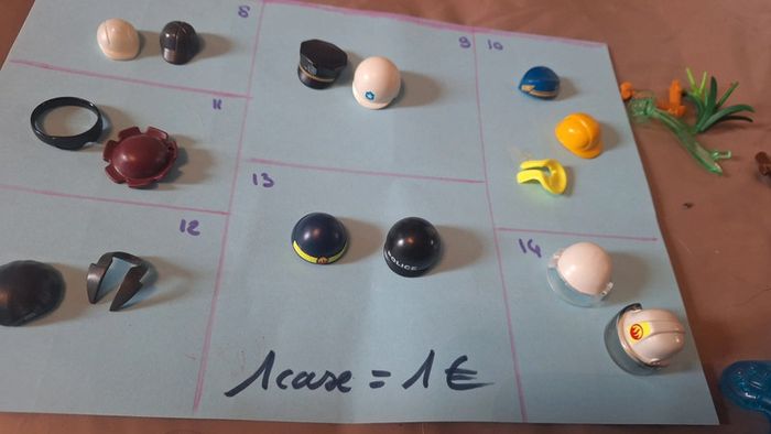 Gros lot de chapeau playmobil - photo numéro 2
