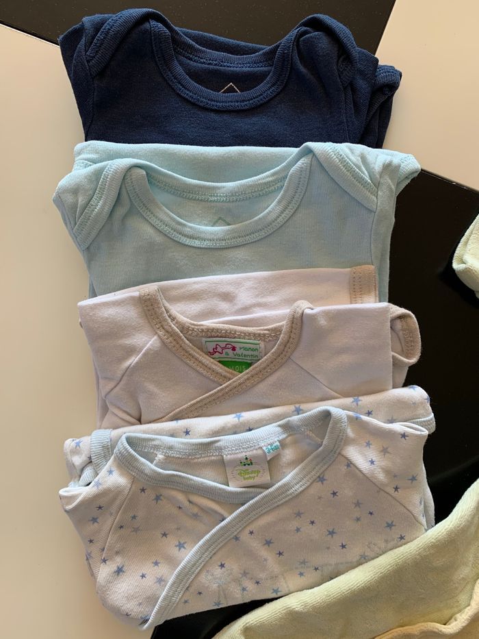 Lot 4 bodies & 1 pyjama 3 mois - photo numéro 3