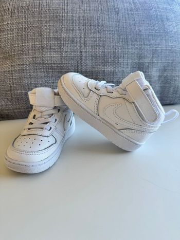 Baskets Nike Court Borough Mid 2 - taille 22
