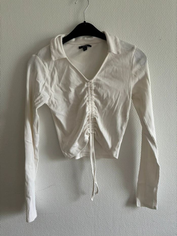 Blouse blanche avec cordon