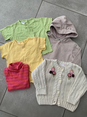 Lot 5 vêtements 12/24 mois
