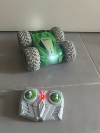 Voiture télécommandée fonctionne 