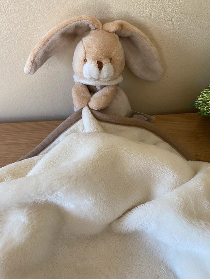 Doudou peluche lapin beige gris couverture écru cmp un rêve de bébé - photo numéro 2