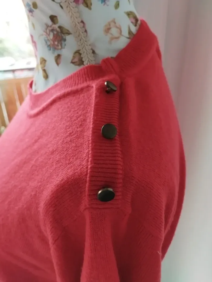 Pull rouge - photo numéro 3