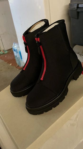 Superbe bottines neuves jamais portées pointure 38