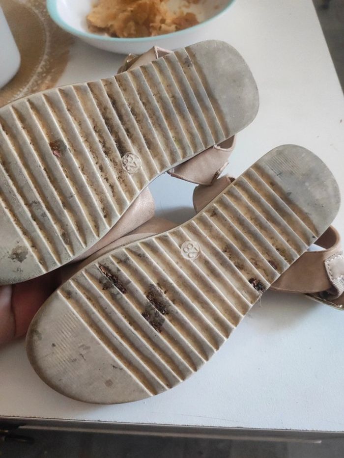 Nus pieds taille 28 - photo numéro 5