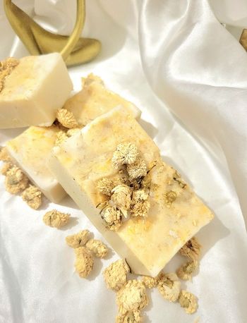 Pain de savon artisanal parfumé camomille & miel