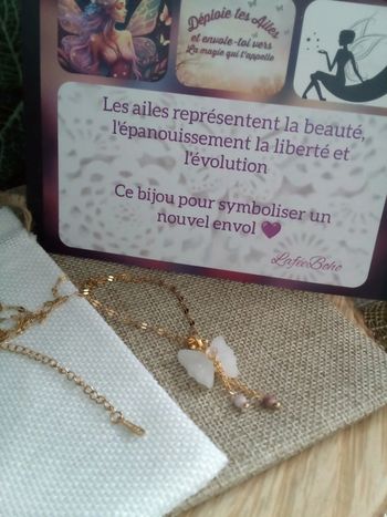 Collier papillon en pierres de jade blanc et rhodochrosite