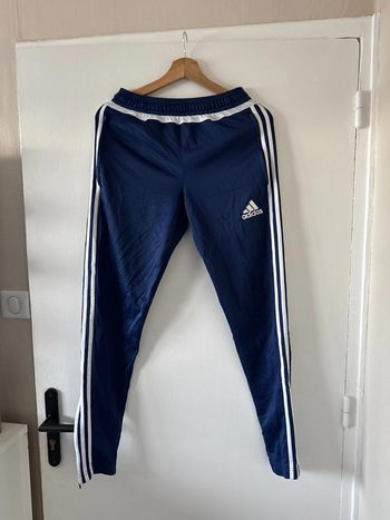 Jogging Adidas bleu à bandes blanches – Taille S – Bon état