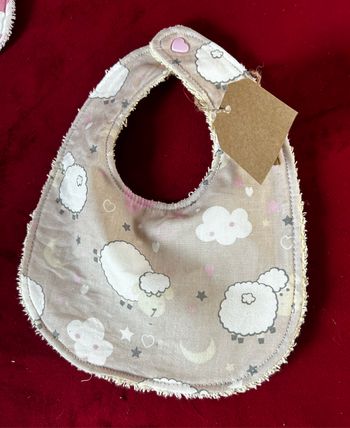 Bavoir fait à la main (couturière professionnelle)