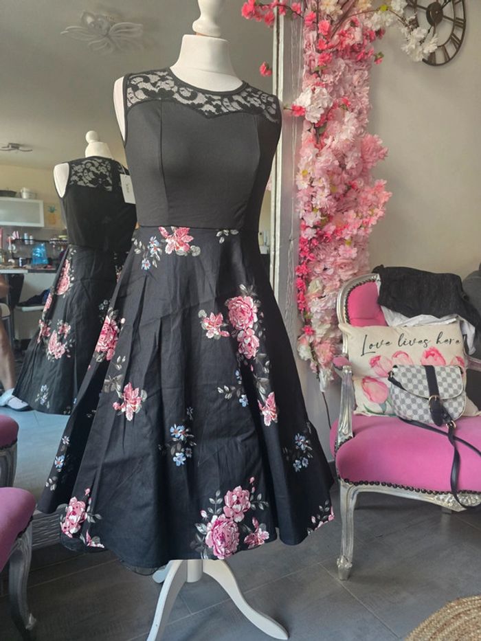 Robe pin-up rockhabily rétro vintage a fleur taille S