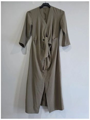 Robe midi formelle à manches 1/2 fluide, ornée d'un nœud au niveau du décolleté