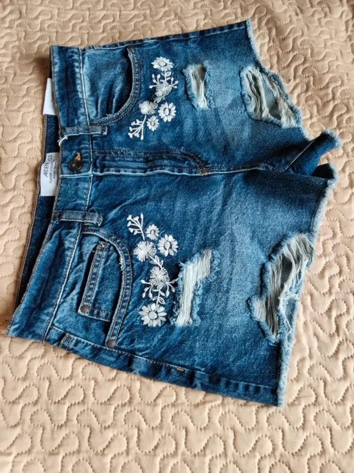 Short jeans  femme. Marque Ardene (A195) - photo numéro 3
