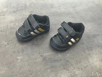 Baskets adidas bébé pointure 19