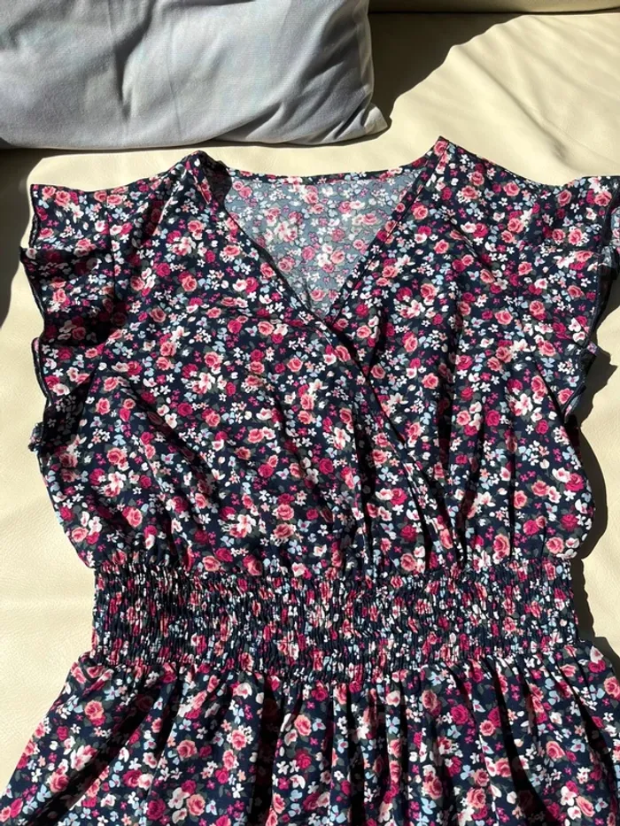 Jolie petite robe d été taille m pour 38 motif fleurit rose et noir taille élastique état neuf - photo numéro 5