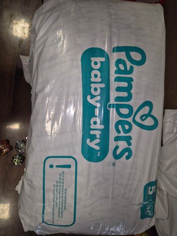 Paquet de couches pampers t5 baby dry neuf