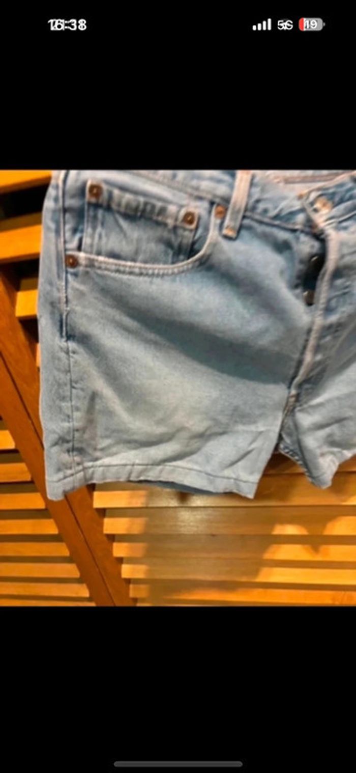 Short en jean Levi’s femme - Taille 33 vintage - photo numéro 7