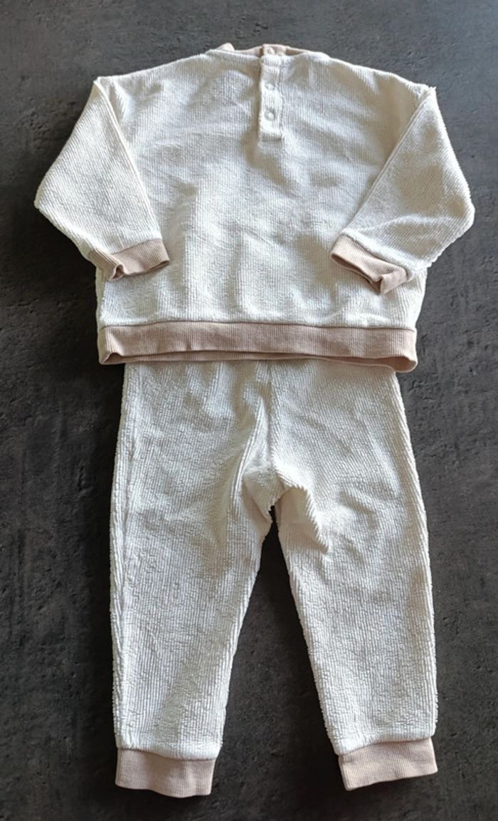 Pyjama 2 pièces mixte
Taille 18 mois Kiabi - photo numéro 2