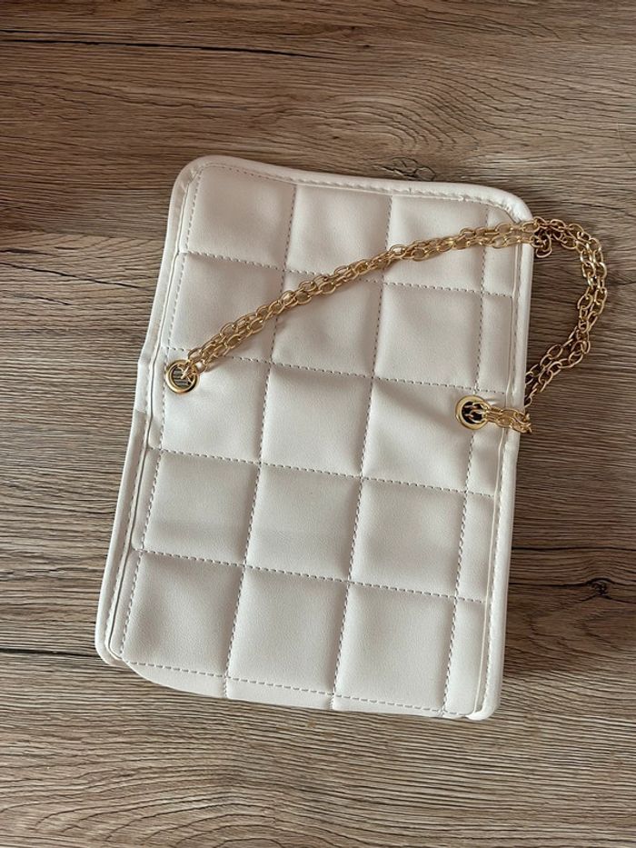 Petit sac beige avec chaîne - photo numéro 6
