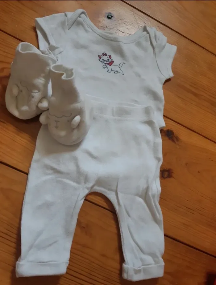 Ensemble blanc Marie 1 mois - photo numéro 4