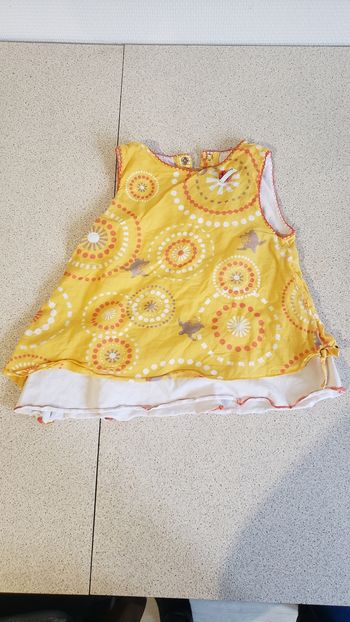 Robe jaune motif