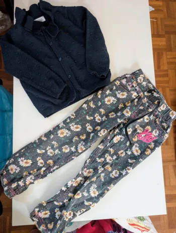 Ensemble bleu marine fille 3 ans jean marguerites et gilet