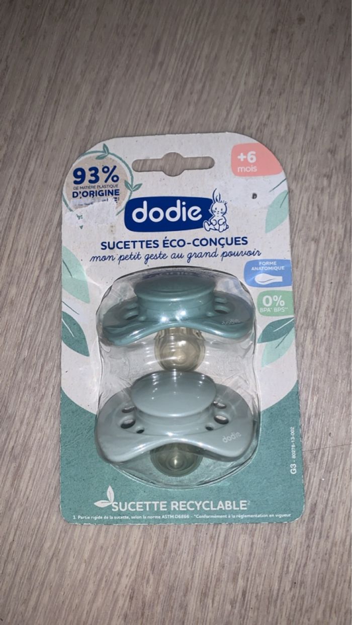 Sucettes dodie Neuf  +6 mois