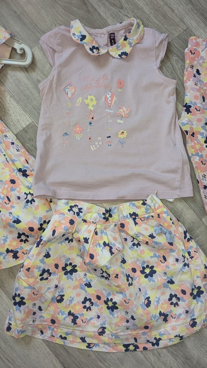 Lot tenue vêtements identiques similaire fille jumelles 4 ans - photo numéro 3