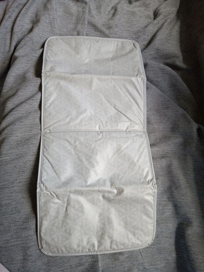 Matelas transportable pour changer les bébés pliable