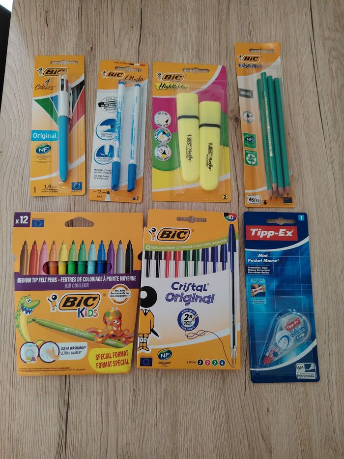 Lot fournitures scolaires