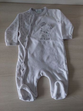 Grenouillère blanche à pois gris fille 6 mois