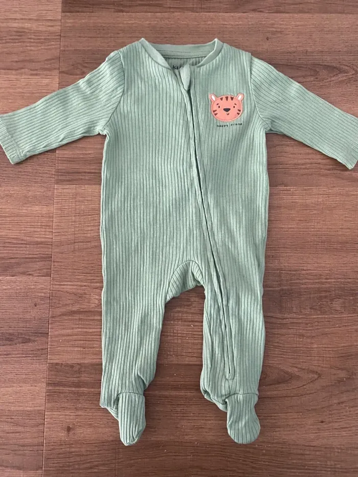 Pyjama vert avec zip 1 mois