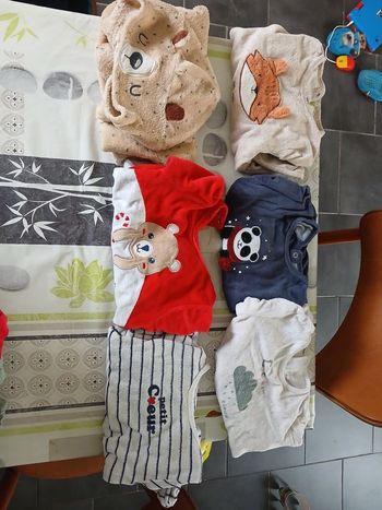 Lot 6 pyjamas 9m