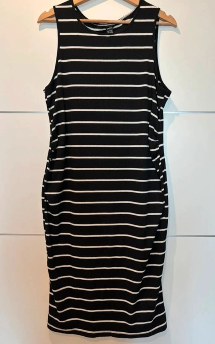 Robe rayée sans manches