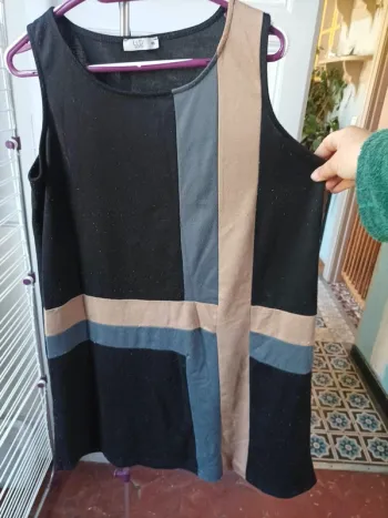 Robe noire, grise et beige