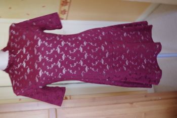 BCBG Max Azria Robe en dentelle TM – Bordeaux