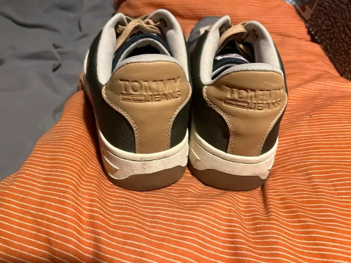 Basket Tommy Hilfiger officiel 2025 édition limité rare - photo numéro 2
